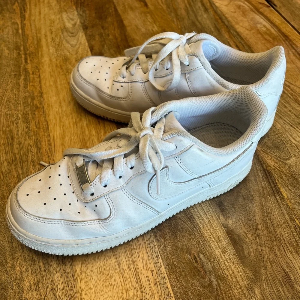Air Force 1s SQUEAKY - Picture 3 of 3
